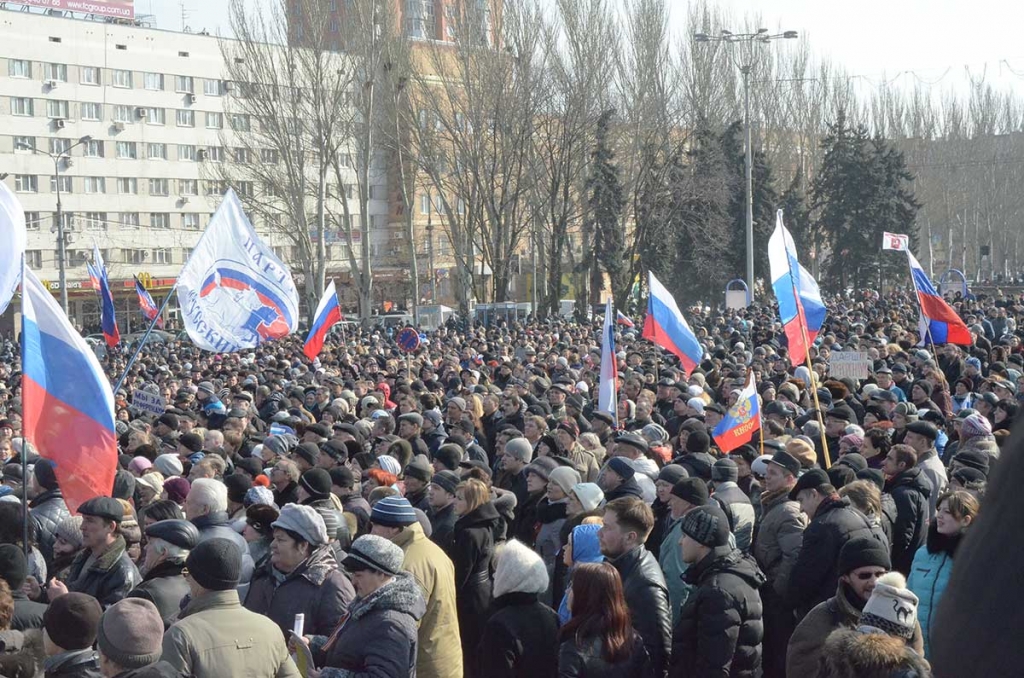 Folkemasse av Pro-russiske ukrainere